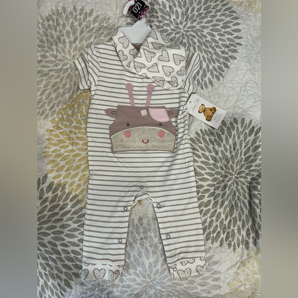 One piece outfit with bib